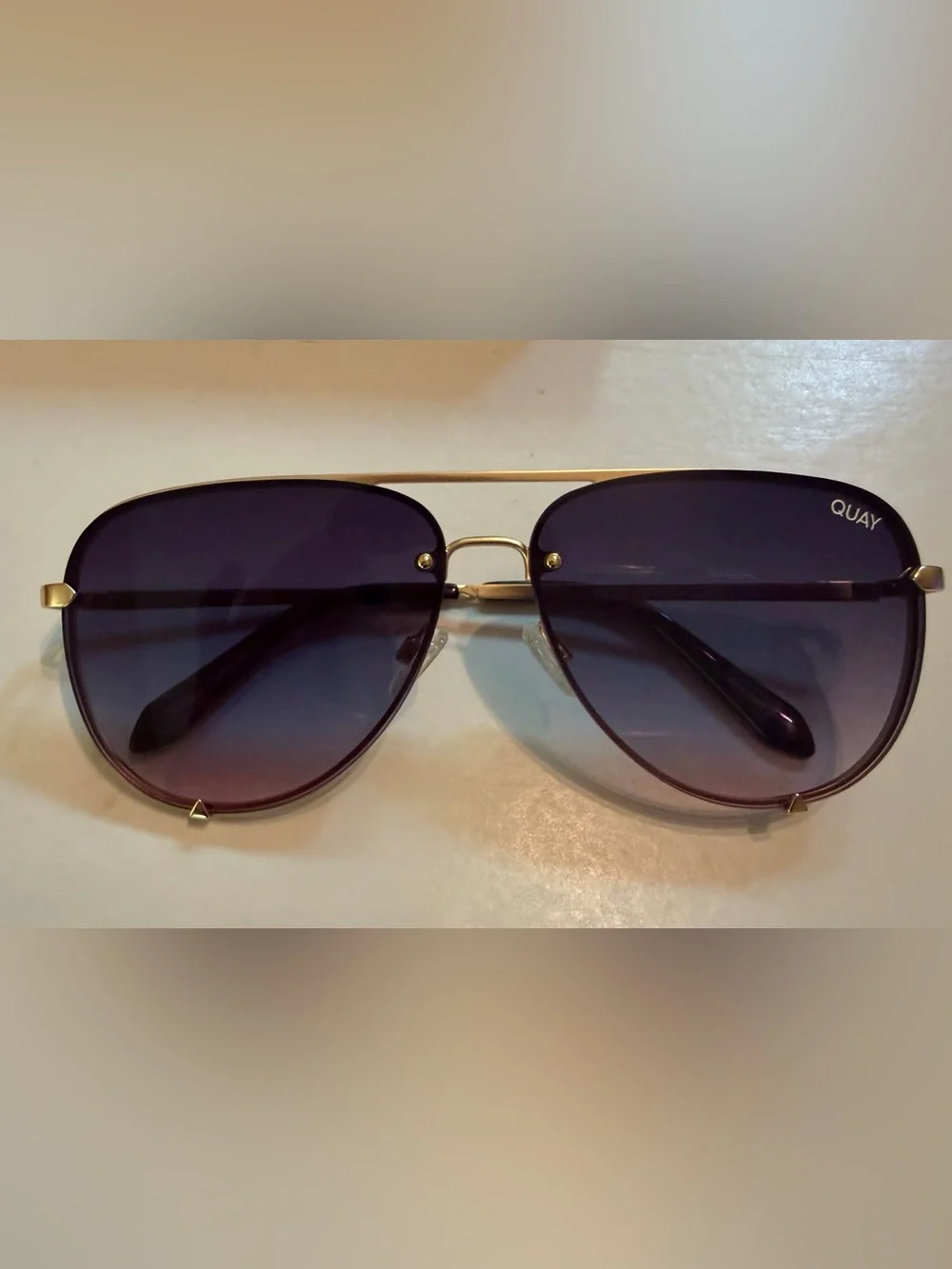 Quay aviator sunglasses like new